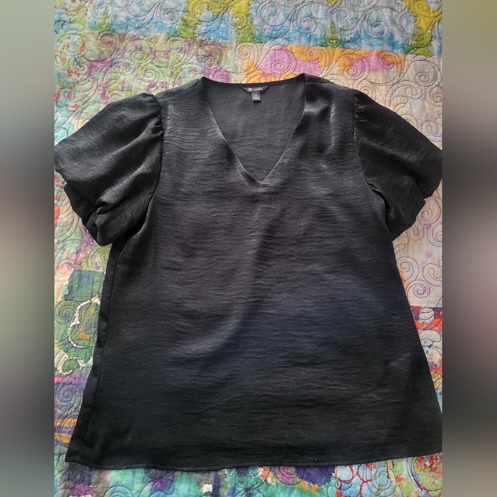 Versona Black V-Neck Top, Silky, Medium